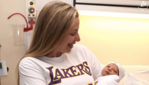 La madre recibió las atenciones de los Lakers