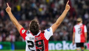 Santi Giménez celebrando su primer gol con Feyenoord