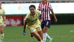 Kiana Palacios en celebración de gol 