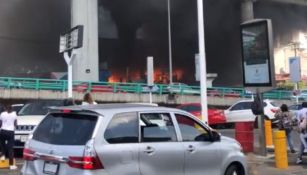 Incendio en centro comercial de Periférico Sur