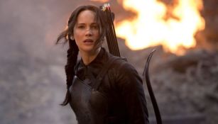 Jennifer Lawrence interpretando a Katniss Everdeen