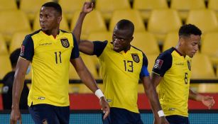 Jugadores de Ecuador en festejo de gol