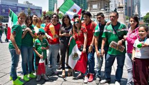Aficionados mexicanos en el Fan Fest
