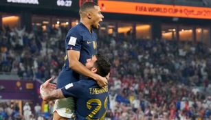  Kylian Mbappé en festejo de gol con Theo Hernandez