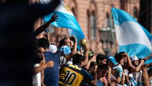 Herido en festejos argentinos, siguió alentado desde la ambulancia