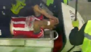 Chivas: Carlos Cisneros salió en lágrimas tras una lesión en el Clásico Nacional