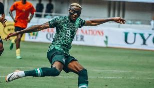Víctor Osimhen sale lesionado del duelo entre Nigeria y Arabia Saudita