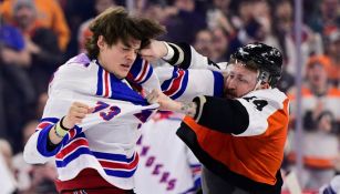 ¡Es legal! La pelea en NHL entre New York Rangers vs Philadelphia Flyers que da la vuelta al mundo