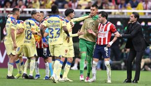 Chivas y América iniciaron conato de bronca en el Clásico Nacional