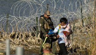 El gobierno de Texas podrá detener y expulsar a migrantes.