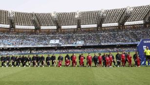 ¡Para aplaudir! Jugadores del Napoli se hincan contra el racismo antes de duelo ante Atalanta