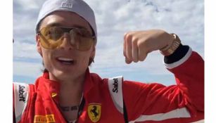 ¿El reemplazo de Leclerc? Peso Pluma quiere ser el nuevo piloto de Ferrari