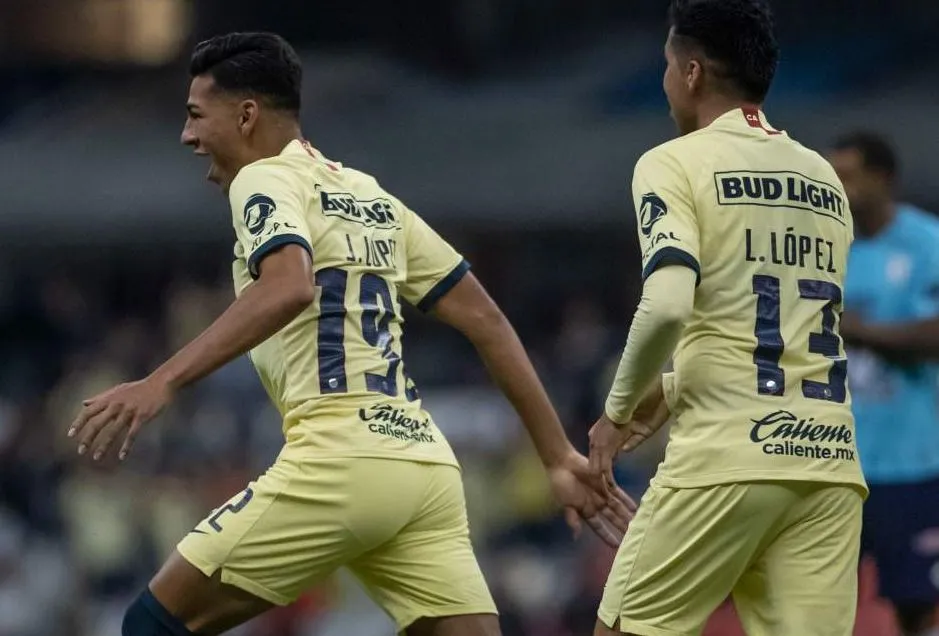 MIGUEL PONTÓN López festeja su primera diana en el máximo circuito