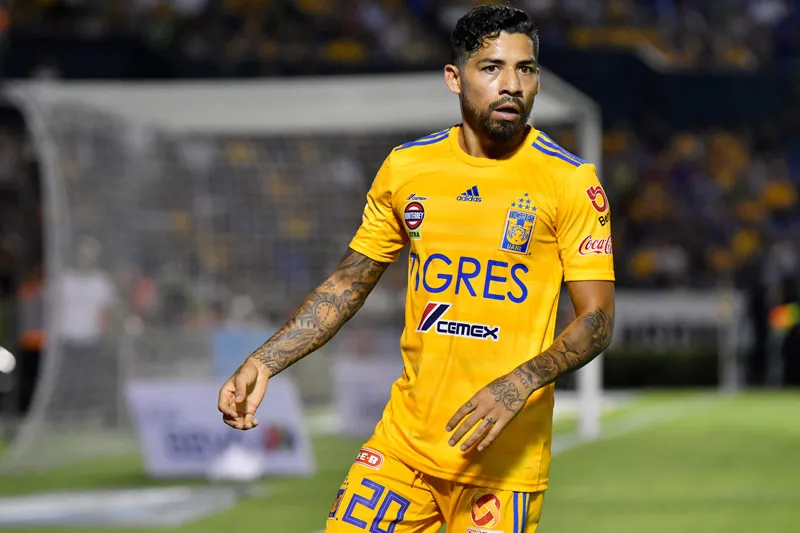 IMAGO7 Aquino durante un duelo con los Tigres en el Universitario
