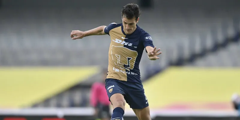 IMAGO7 Dinenno jugando con Pumas