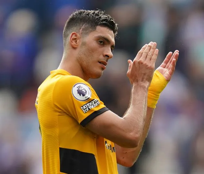 AP Raúl aplaude a la afición