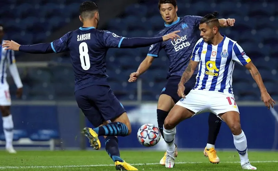 EFE Tecatito Corona ante el Marsella