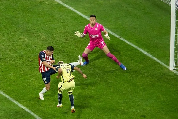 AGENCIA RÉCORD | MIGUEL PONTÓN Gudiño y la defensa respondieron bien a los ataques