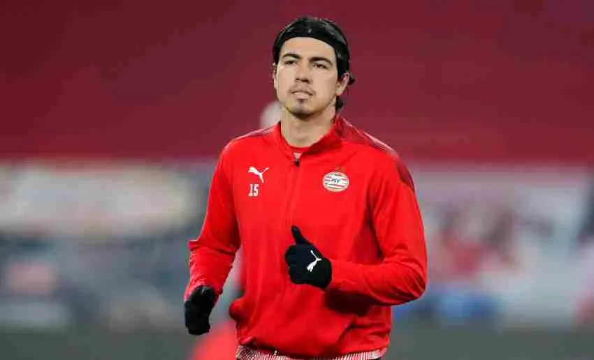 TWITTER: @PSV Guti calentando previo al juego del PSV