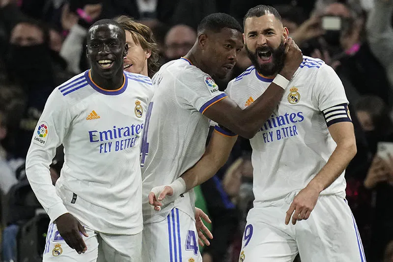 AP Benzema festeja un gol con el Real Madrid