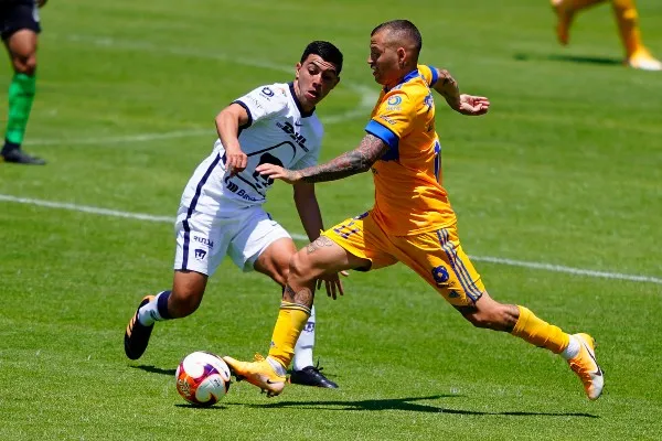 IMAGO7 Nico López en acción frente a Pumas