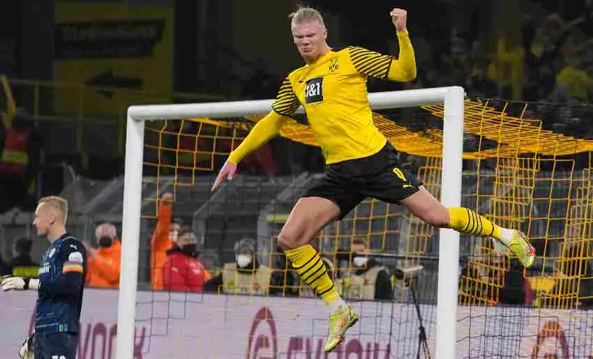 AP Eling celebrando un gol con el BVB