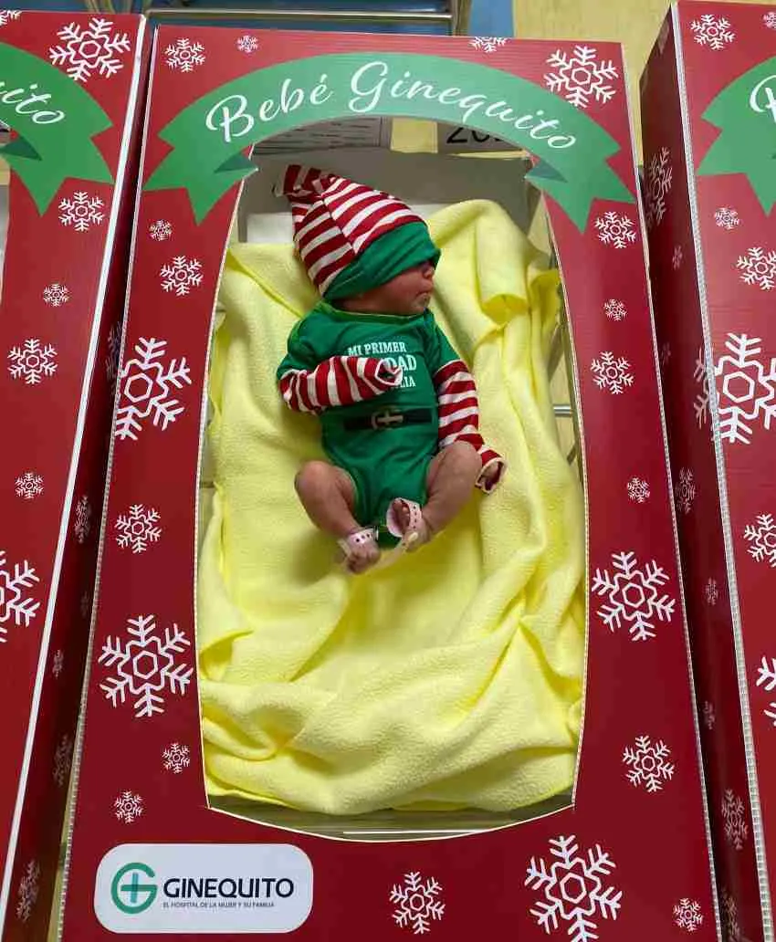 FACEBOOK: Hospital Ginequito Cunas decoradas como regalos de navidad