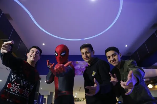 EFE Fanáticos de Spider-Man previo a una función