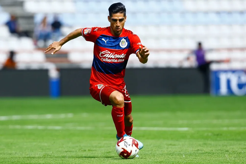 IMAGO7 José Madueña en acción con Chivas