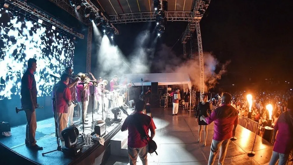 FACEBOOK/Los Ángeles Azules El grupo en concierto