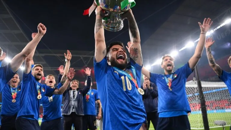 EFE Lorenzo Insigne levanta la Eurocopa