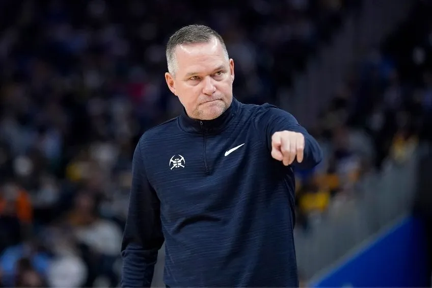 AP Michael Malone entrenando a los Denver Nuggets