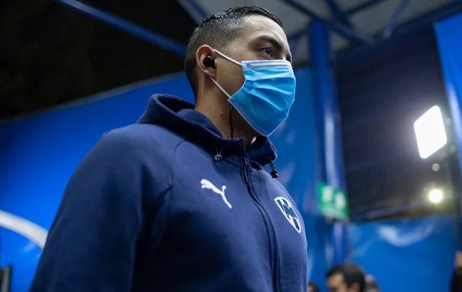 IMAGO7 Funes Mori con cubrebocas previo a juego de Monterrey