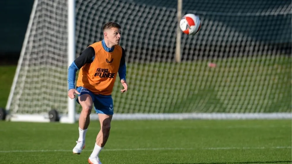 TWITTER/NEWCASTLE UNITED Trippier en su primer entrenamiento