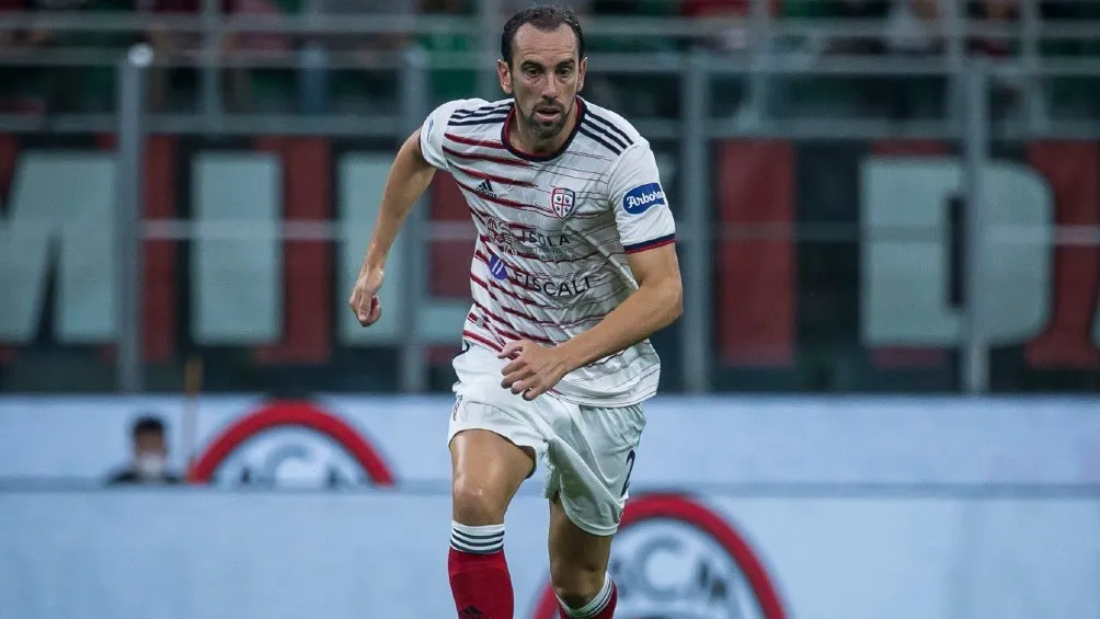 TWITTER | @DIEGOGODIN Diego Godín jugando partido en la Serie A con el Cagliari