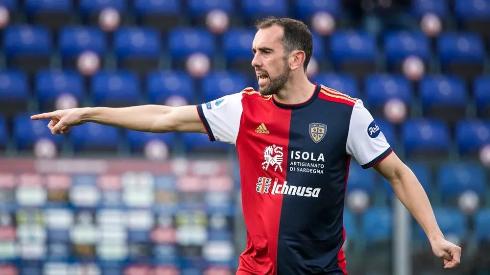 TWITTER | @DIEGOGODIN Diego Godín jugando partido en la Serie A con el Cagliari