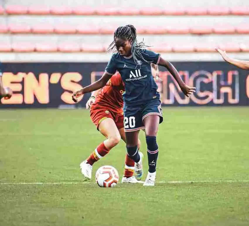 INSTAGRAM: @aminata_diallo_ad Aminata Diallo con el PSG