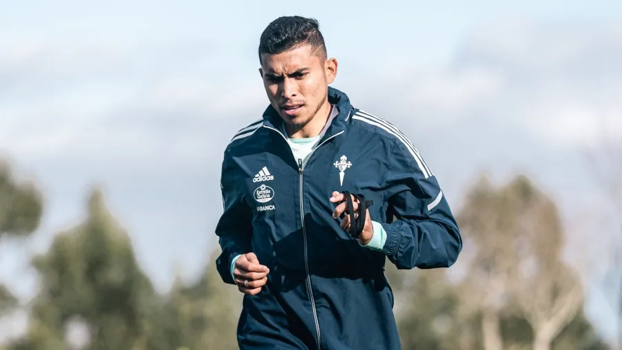 TWITTER @RCCELTA Orbelín Pineda en su primer entrenamiento con el Celta