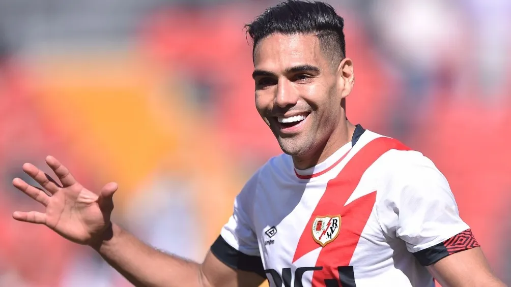 TWITTER | @GOLPERUOFICIAL Radamel Falcao jugando partido con el Rayo Vallecano en LaLiga