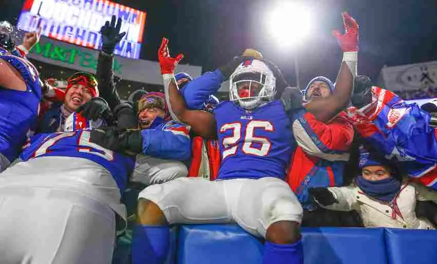 AP Devin Singletary festejando con los fanáticos