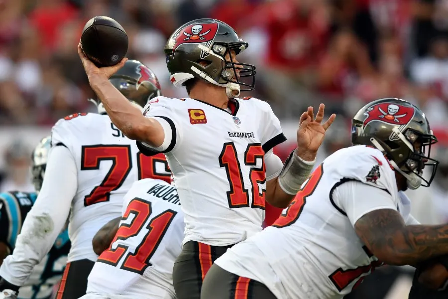 AP Tom Brady en victoria vs Panthers