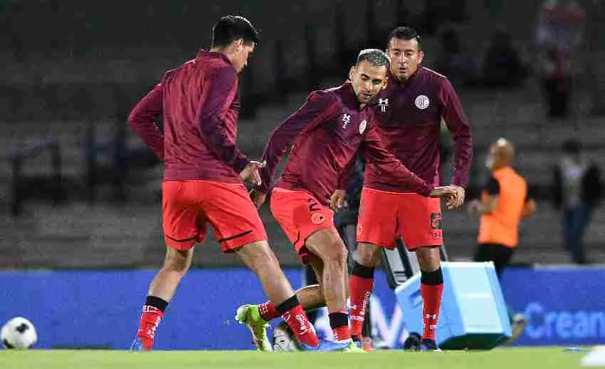 IMAGO7 Jugadores del Toluca calentando previo al partido