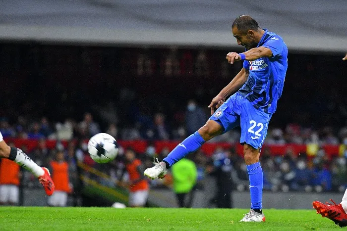 IMAGO7 Rafael Baca disparando a puerta