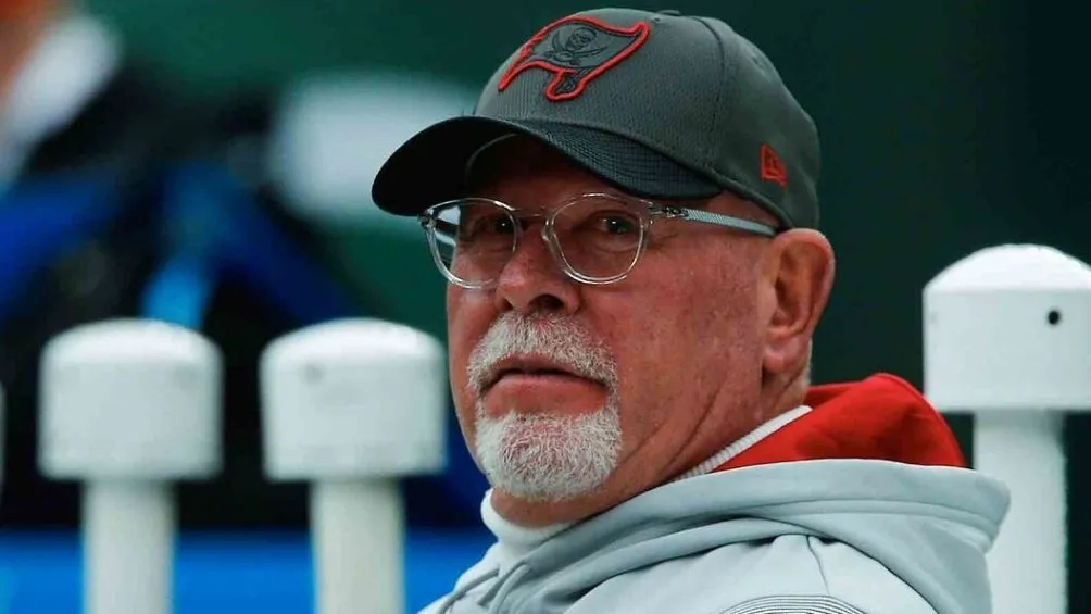 AP Arians observa un partido