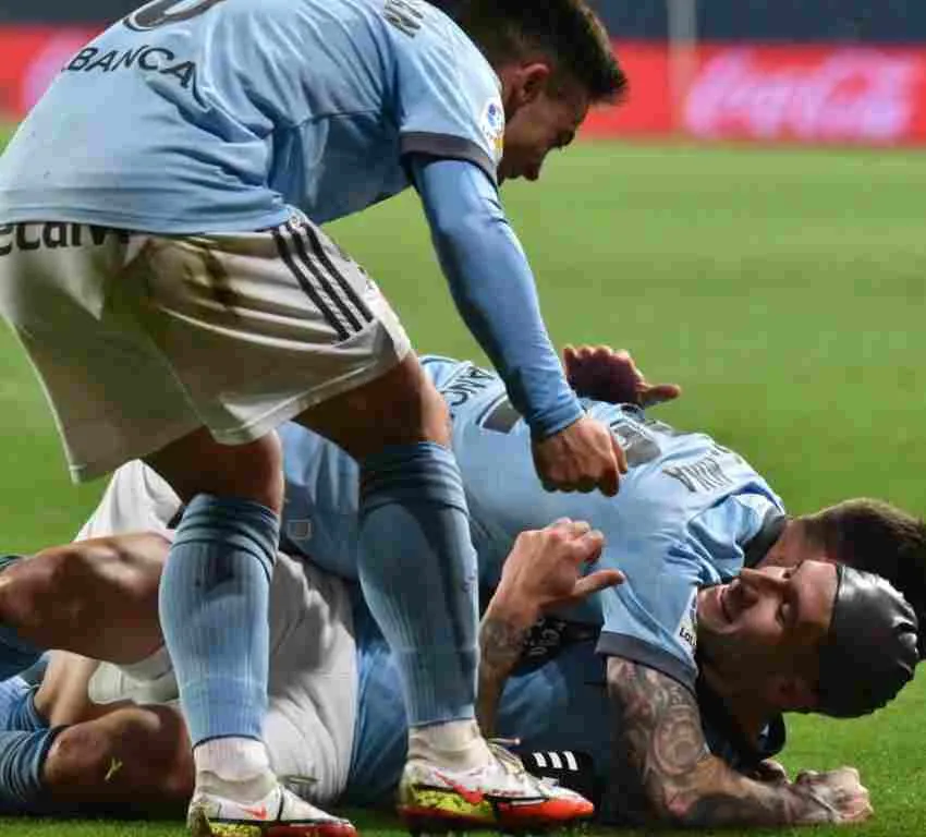 TWITTER: @RRCelta Hugo Mallo y compañía celebrando la anotación