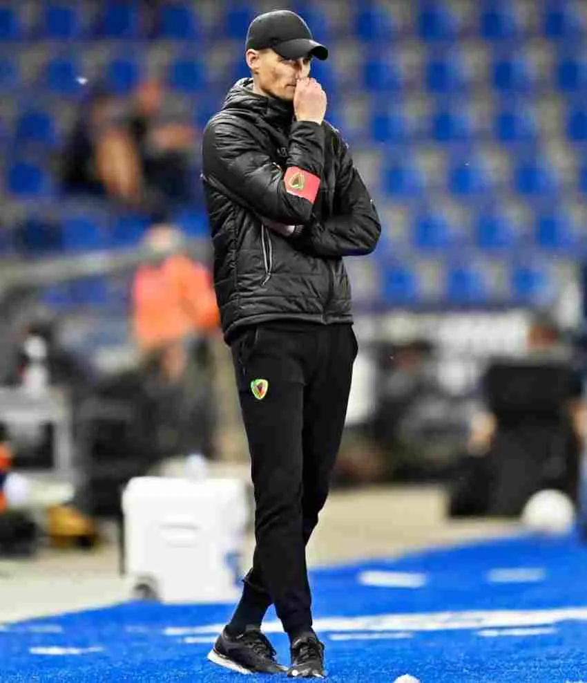 INSTAGRAM: @alexanderblessin Blessin dirigiendo un encuentro