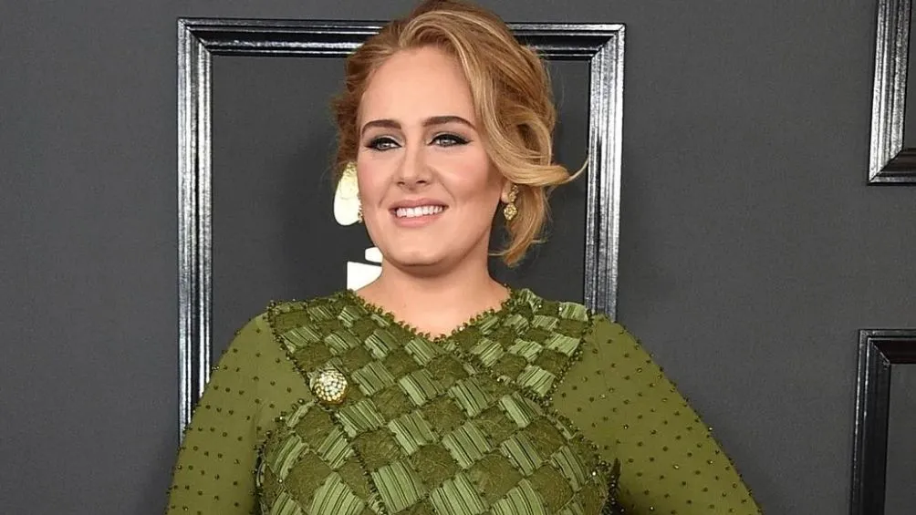 AP Adele en una ceremonia