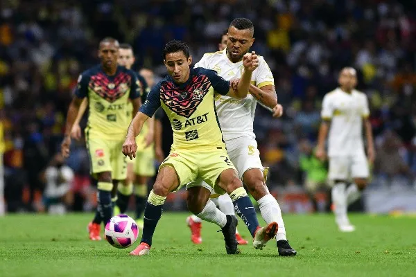 IMAGO7 Luis Fuentes durante partido con las Águilas