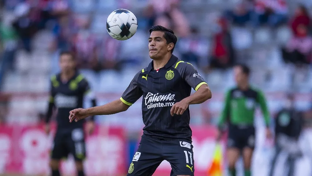 MEXSPORT Jesús Sánchez jugando partido con Chivas en la Liga MX