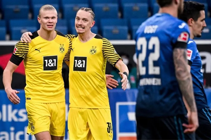 EFE Haaland festejando su gol con Marius Wolf